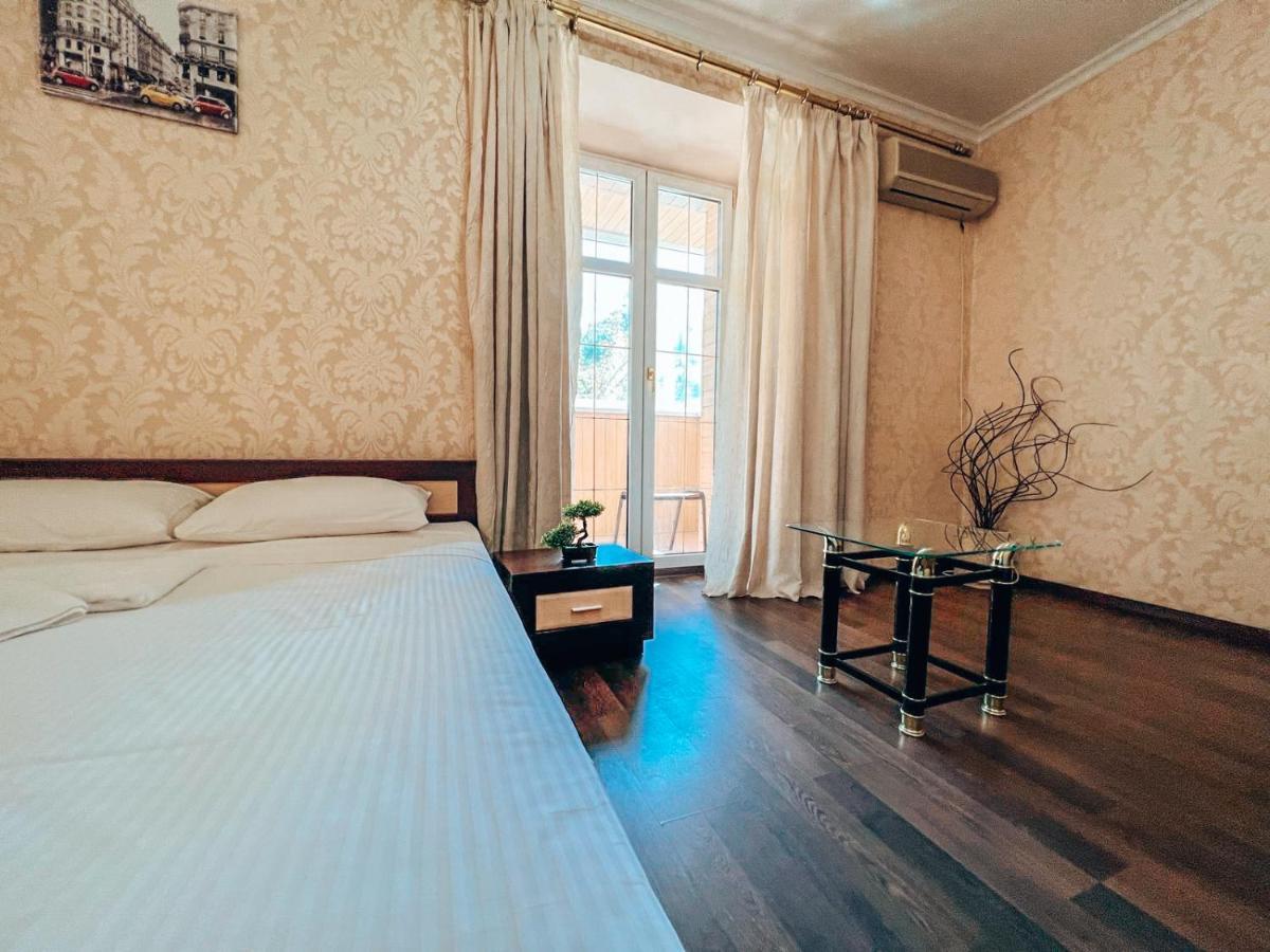 Квартира В Центре Крещатика Kiev Buitenkant foto