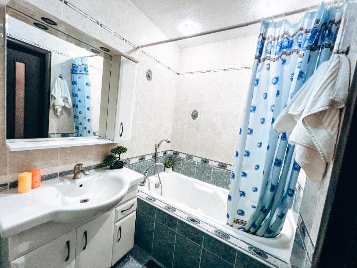Квартира В Центре Крещатика Kiev Buitenkant foto