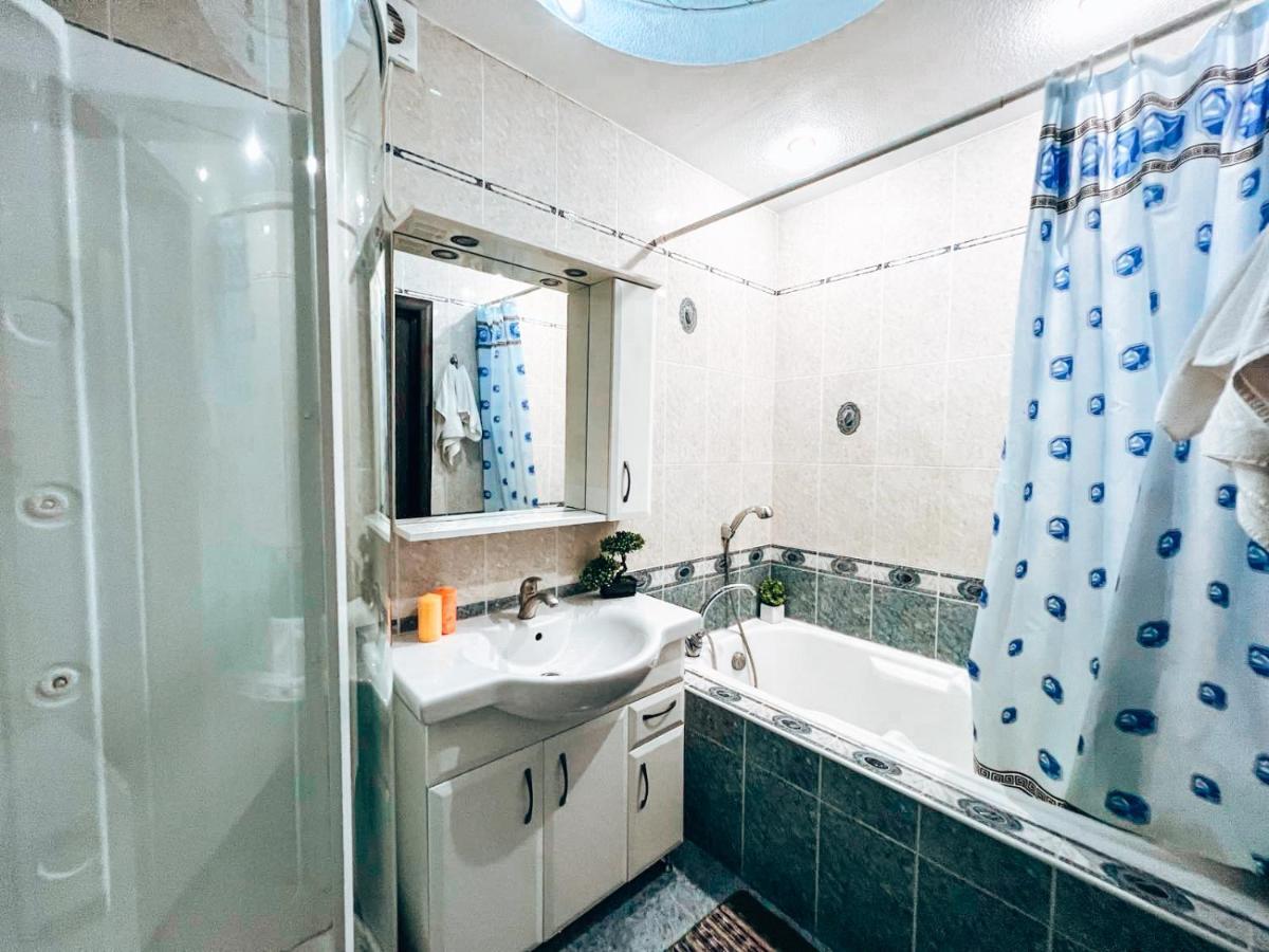 Квартира В Центре Крещатика Kiev Buitenkant foto